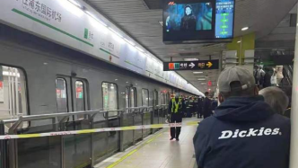 进入上海地铁2号线线路男子，经120确认已死亡