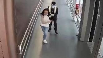 北京大兴机场一女子强行冲闯登机口，被行拘十日