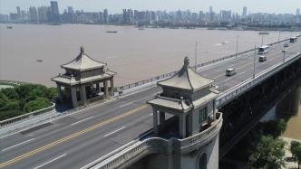 武汉长江大桥：历经风雨，“桥坚强”是这样练成的