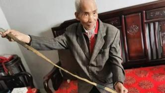 浙江耄耋老人累计给家乡捐1500万，自己一根皮带用20年