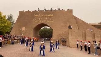 沿着高速看中国丨喀什“古丽”起舞，游客：感受到了热情
