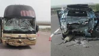 京藏高速宁夏关马湖段一客车违法停车被追尾，致4死3伤