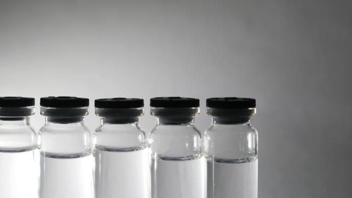 英国加速研发针对变异新冠病毒的疫苗，将投资建设新实验室