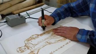 72歲老黨員創(chuàng)作15米烙畫長卷迎建黨百年