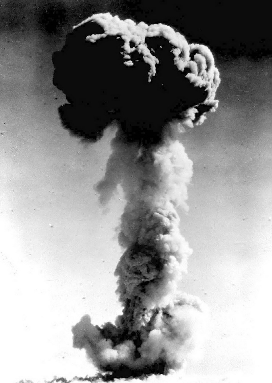12-左 中国第一颗原子弹爆炸成功.JPG