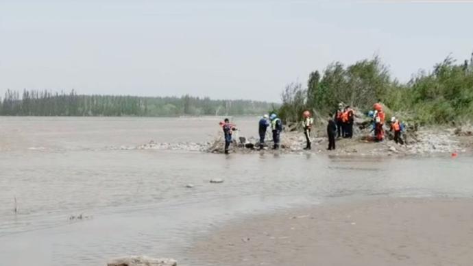 8岁男童黄河边落水失联，亲属质疑河边没装围栏