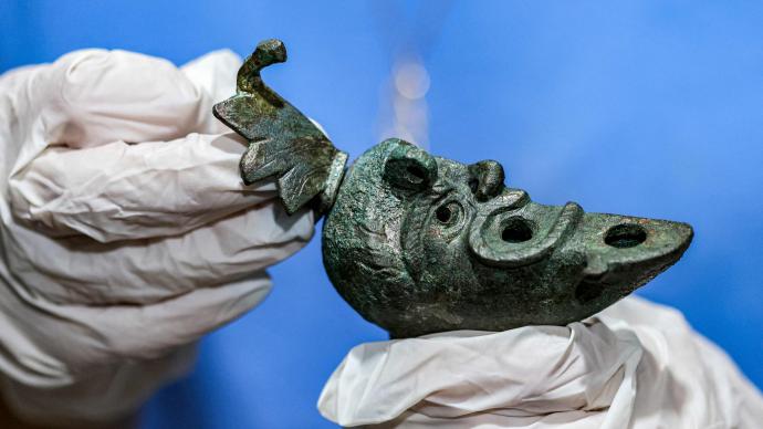 耶路撒冷发现公元一世纪铜油灯，外观形似人脸