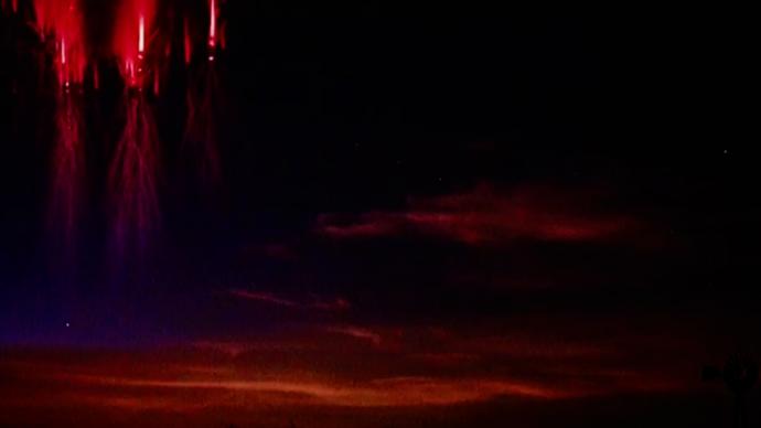 贵阳夜空凌晨现“红色精灵”奇观，气象台：是一种闪电