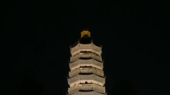 安庆狂风暴雨，“万里长江第一塔”明代振风塔塔尖不见了