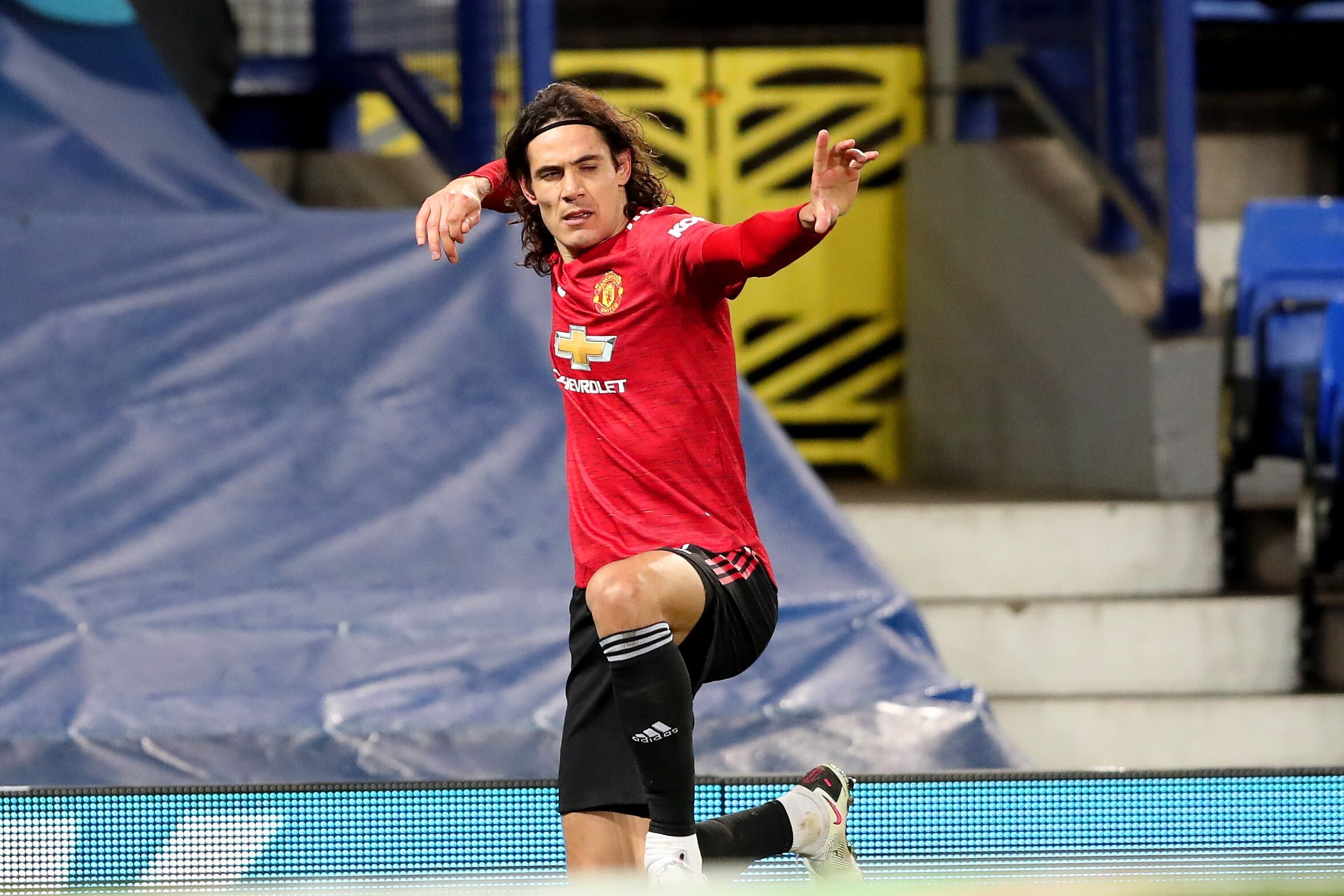 体坛联播|曾诚两根肋骨骨折退出国足,詹姆斯伤愈周三复出_运动家_澎湃