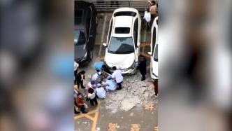 荆门市中医医院住院大楼外墙墙皮脱落飘坠，3行人受伤