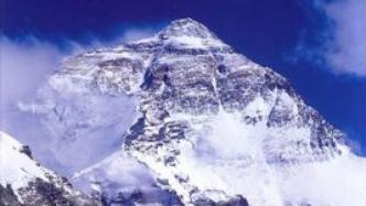 外媒：两名外国登山者在珠峰死亡