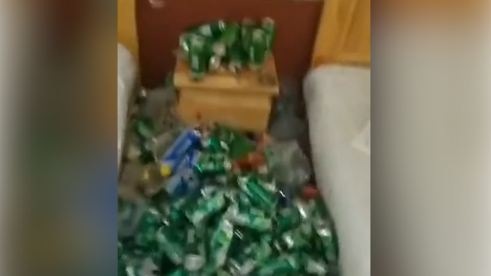 旅店住客7天不让打扫，退房后屋内酒瓶堆积如山