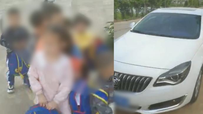 男子用轎車充當校車接送幼兒園學生，一車坐了9人