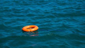 外媒：一艘利比亚船只沉没，30人获救、50余人失踪