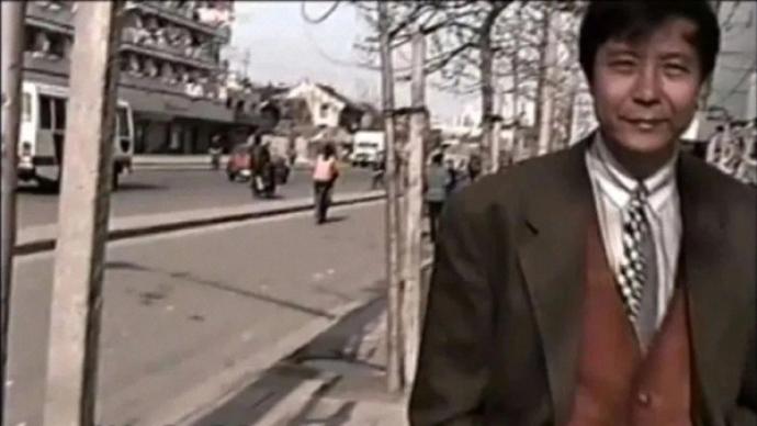 随上海爷叔的镜头回1990年代 有人认出自己的外婆和舅舅