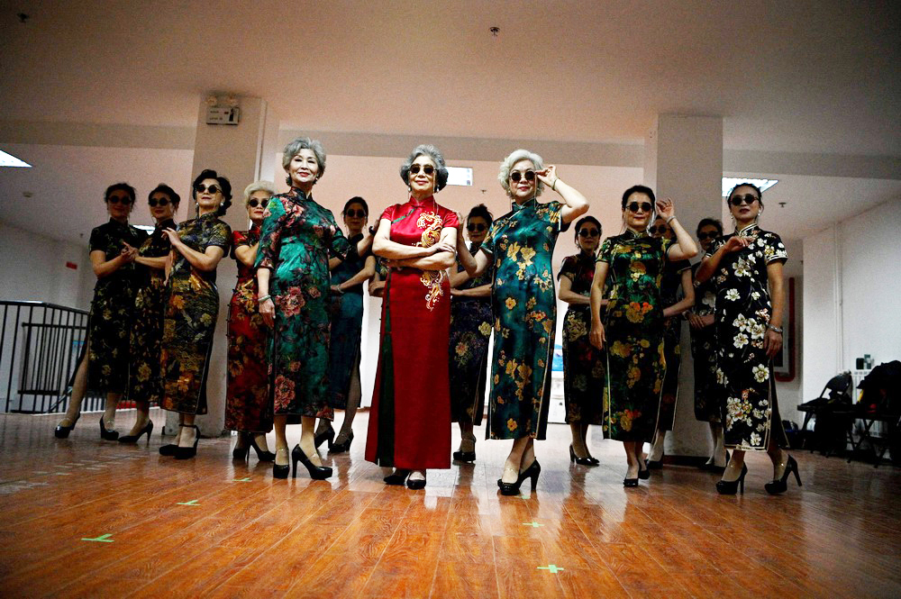 北京时尚奶奶团四人图片
