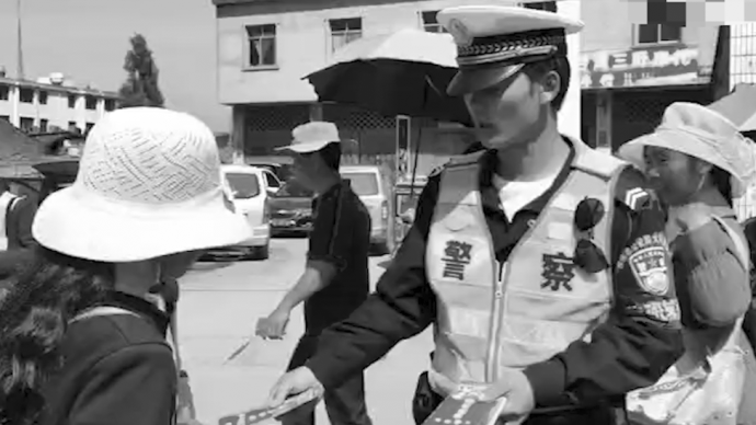 22岁辅警被拖行牺牲，母亲：想再坐一次儿子的警车