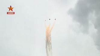 俄罗斯庆祝特技飞行队成立30周年，苏-35S精彩亮相