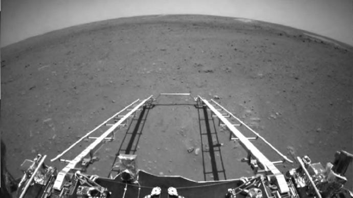 中国收到“祝融号”传回火星照片，NASA再次祝贺