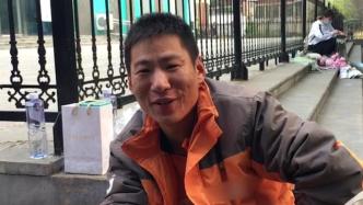 跑腿小哥520代新人到民政局排队：他们领证我挣钱，都快乐