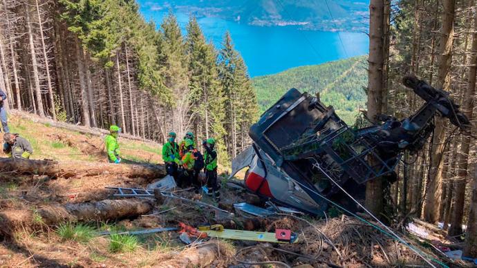 意大利缆车坠落事故已致14死,轿厢从约15米空中掉落