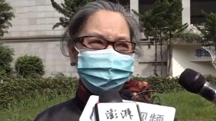 76歲奶奶獨自從廈門來到長沙，送袁老最后一程