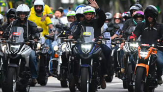 刚因违反防疫规定遭罚款，巴西总统又举办大型摩托车集会