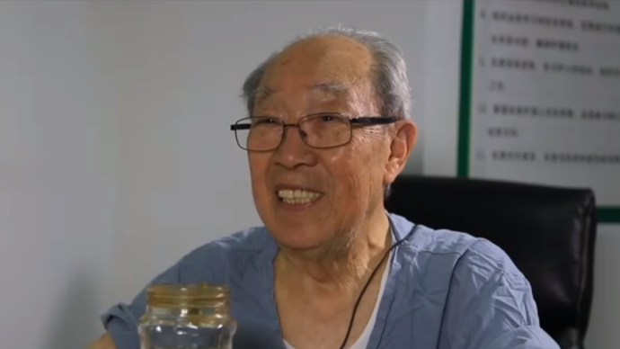 追憶吳孟超院士 | 永遠(yuǎn)為病人著想,用一雙手替病人省錢