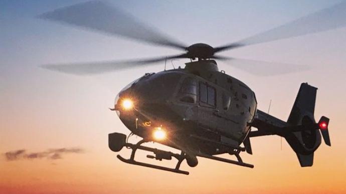 要“時(shí)尚”亮相，新西蘭一逃犯乘直升機(jī)前往警局自首