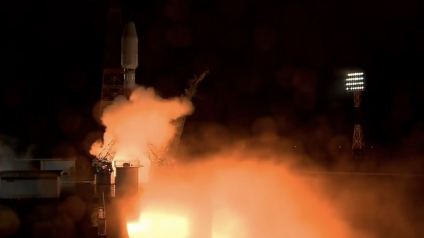 俄罗斯“联盟-2.1b”运载火箭从俄东方航天发射场点火升空。