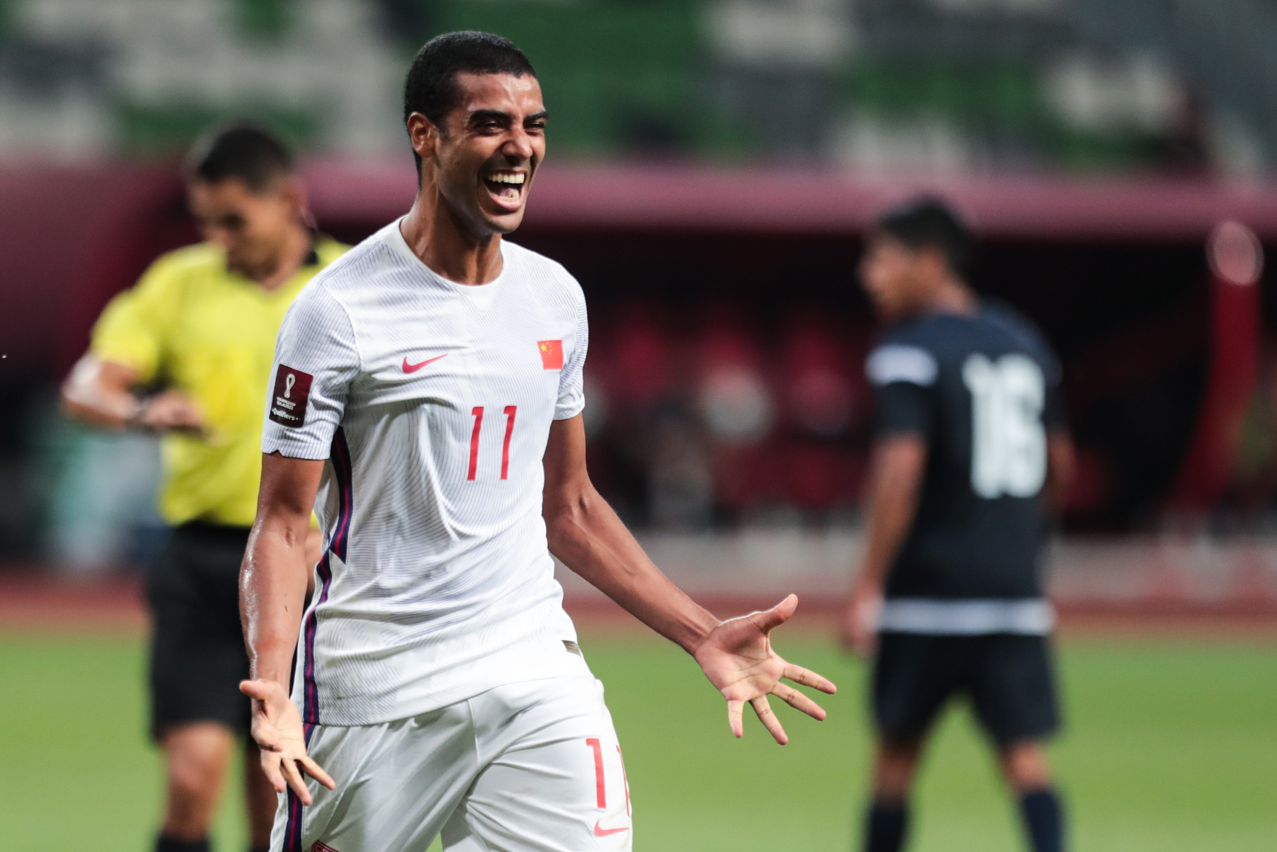 阿兰国足首秀就打进两球.