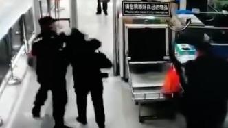 石家庄地铁回应保安殴打乘客：因疫情登记发生口角，已辞退