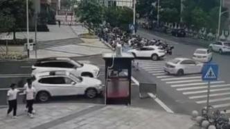 深圳：一私家车先后碰撞物业岗亭及店铺，致2人受伤
