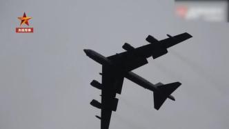 俄苏-27战机在波罗的海上空拦截美B-52H轰炸机
