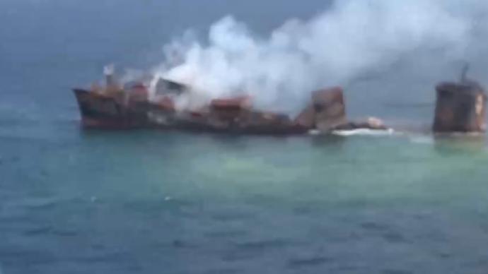斯里兰卡起火货轮正在沉没，或引发严重环境灾难