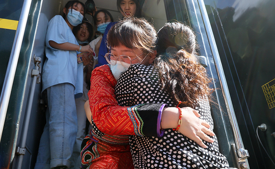 2021年6月6日,内蒙古呼伦贝尔市大杨树镇,嫩林铁路大杨树站站台上,425