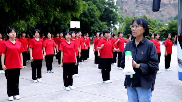 張桂梅再送150名女高學(xué)生高考，一身病痛堅持送考11年