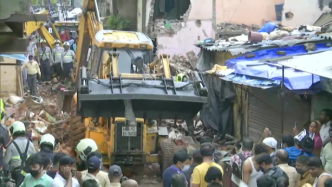 印度孟買暴雨致一建筑物倒塌，包括兒童在內至少11人遇難