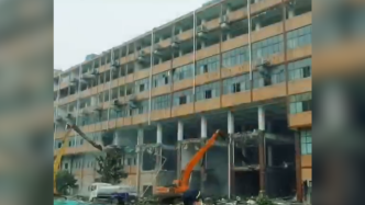 使用13年面积6.2万平方米，武汉一违法建筑被强制拆除