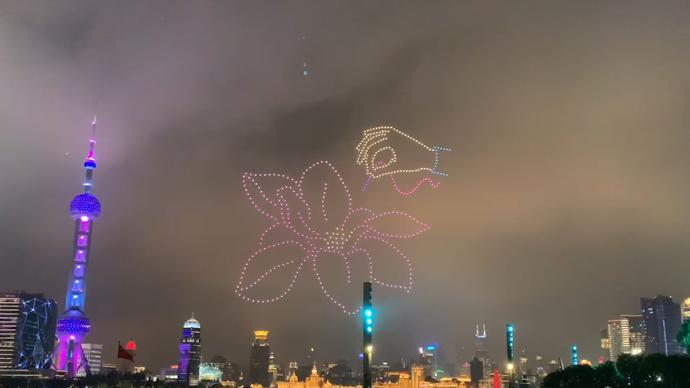 千臺無人機助陣！在上海北外灘抬頭看天空中的“錦繡文章”