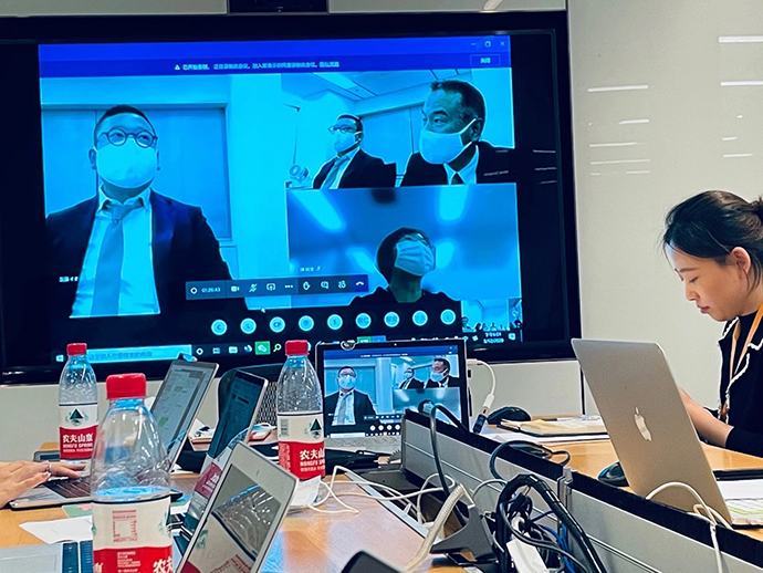 Connect to the video conference of Benesse headquarters in Japan