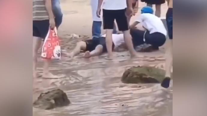 万宁通报“日月湾游客救援落水者均溺水”：3人获救1人遇难