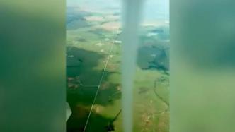 惊险！美国一男子驾驶滑翔机绕龙卷风飞行