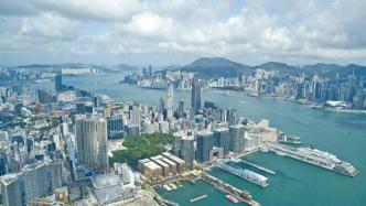 香港特区行政长官会同行政会议决定香港公务员连续第二年冻薪