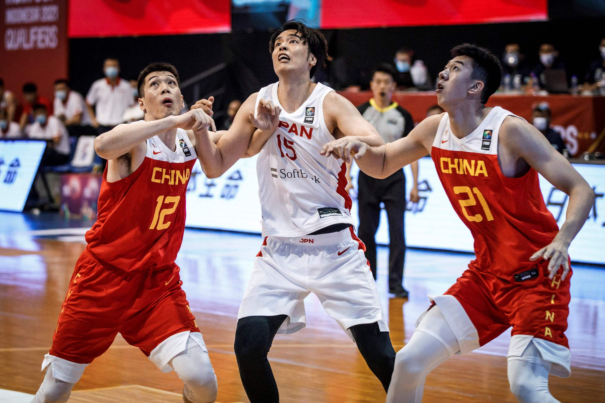 从微笑到怒吼看着稚嫩的中国男篮杜锋还是急了