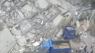 湖南汝城县一栋民房垮塌伤亡不明，武警消防等部门展开救援