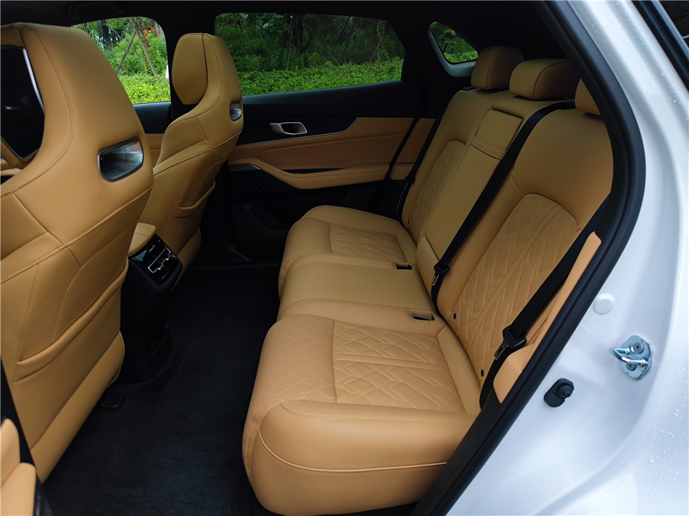 试驾长安unik新奇惊艳的旗舰suv但遗憾也不少