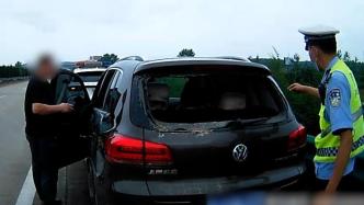车辆后挡侧挡玻璃在事故中撞碎，仍开上高速疾驰被交警喊停