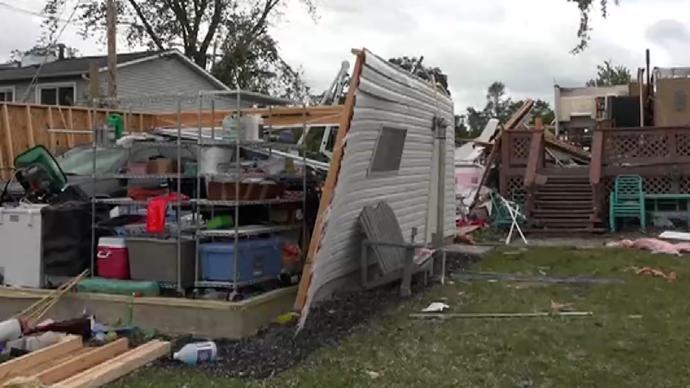 美国芝加哥遭遇龙卷风，100多处房屋被毁